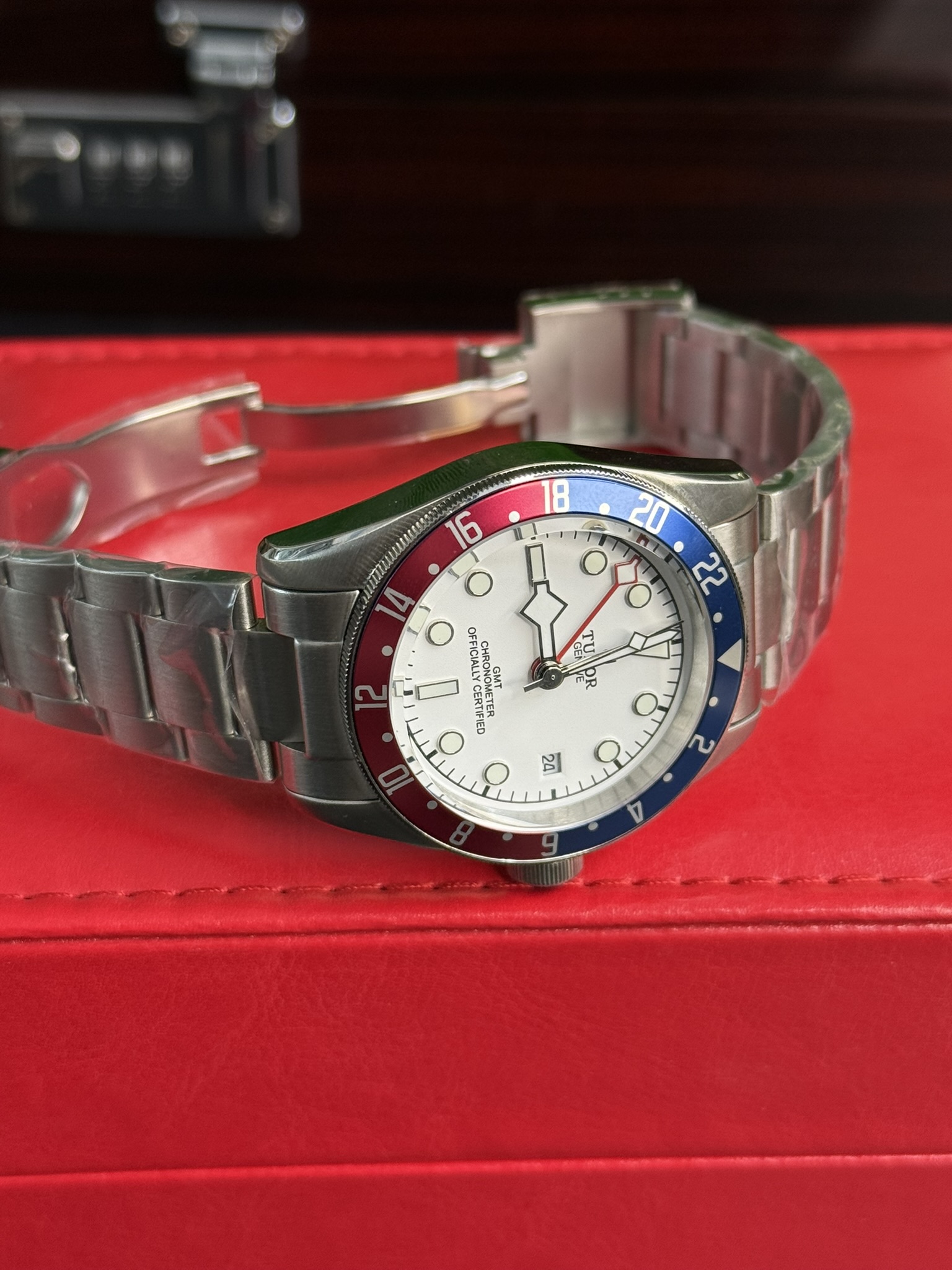 Tudor Black Bay GMT Opaline White Dial 41mm Stainless Steel Automatic Mechanical Movement. - Image 2