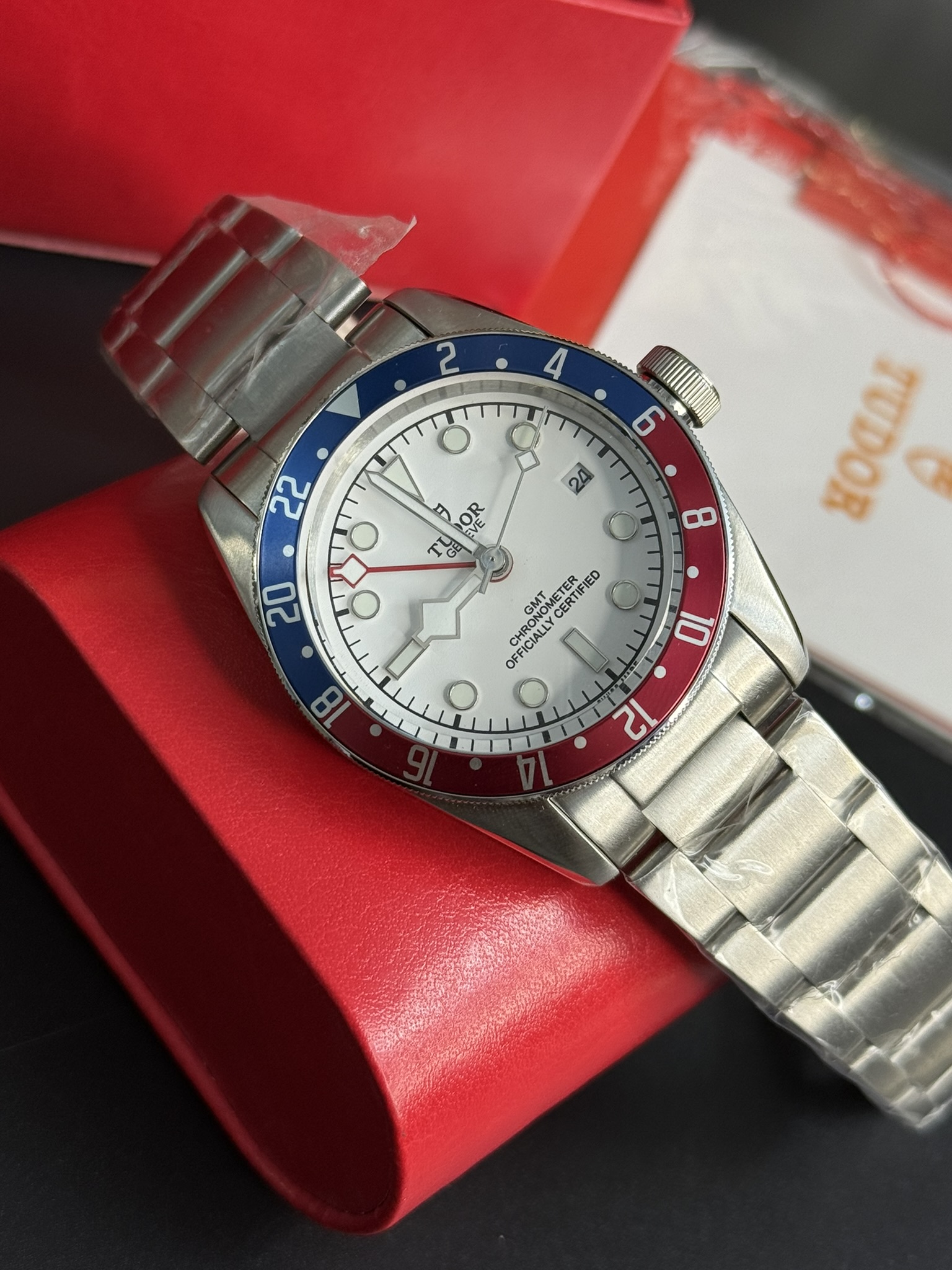 Tudor Black Bay GMT Opaline White Dial 41mm Stainless Steel Automatic Mechanical Movement. - Image 4