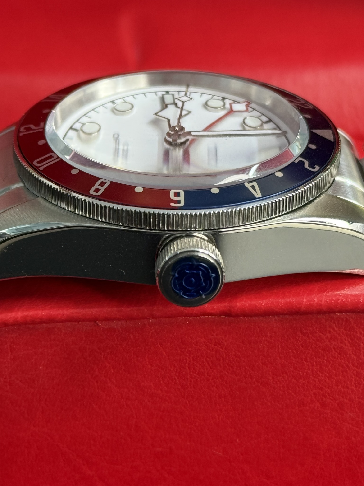 Tudor Black Bay GMT Opaline White Dial 41mm Stainless Steel Automatic Mechanical Movement. - Image 5
