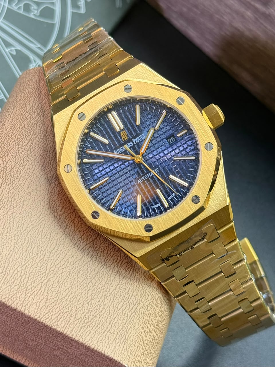 Audemars Piguet Royal Oak Deep Blue Dial Yellow Gold case Automatic 41 mm - Image 3
