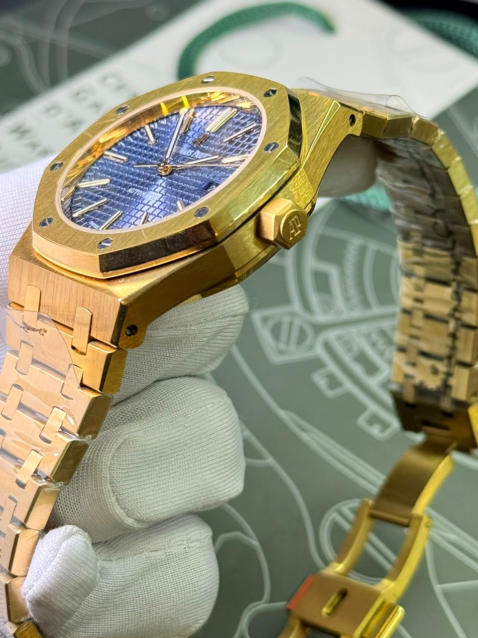 Audemars Piguet Royal Oak Deep Blue Dial Yellow Gold case Automatic 41 mm - Image 4