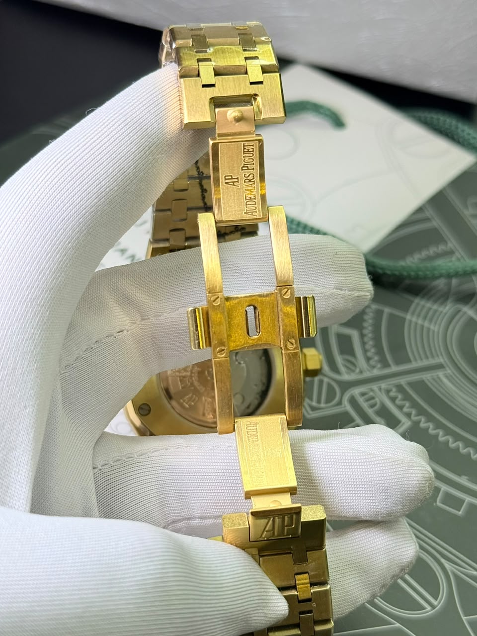 Audemars Piguet Royal Oak Deep Blue Dial Yellow Gold case Automatic 41 mm - Image 6