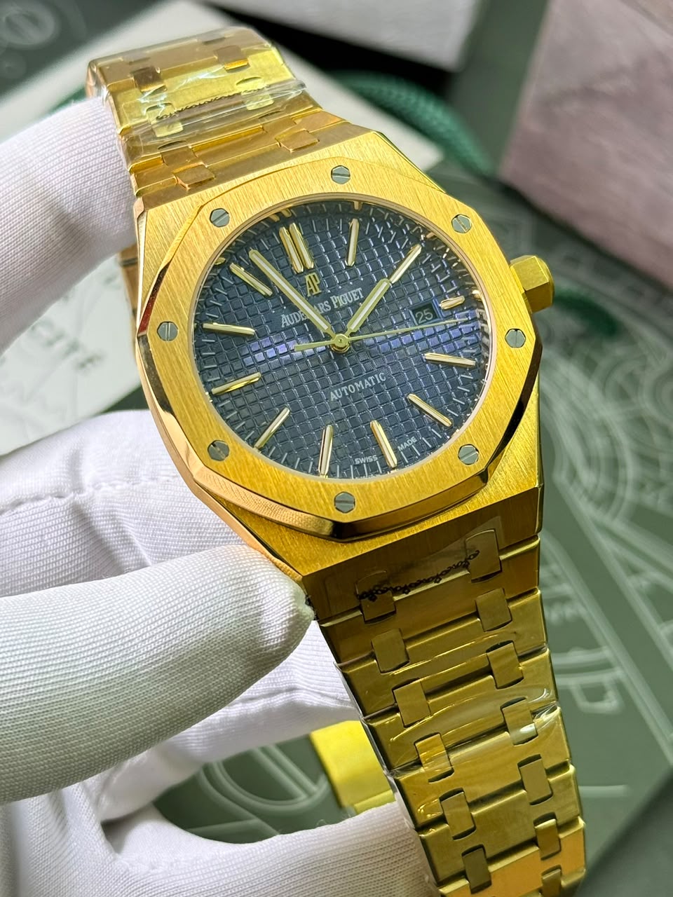 Audemars Piguet Royal Oak Deep Blue Dial Yellow Gold case Automatic 41 mm - Image 2