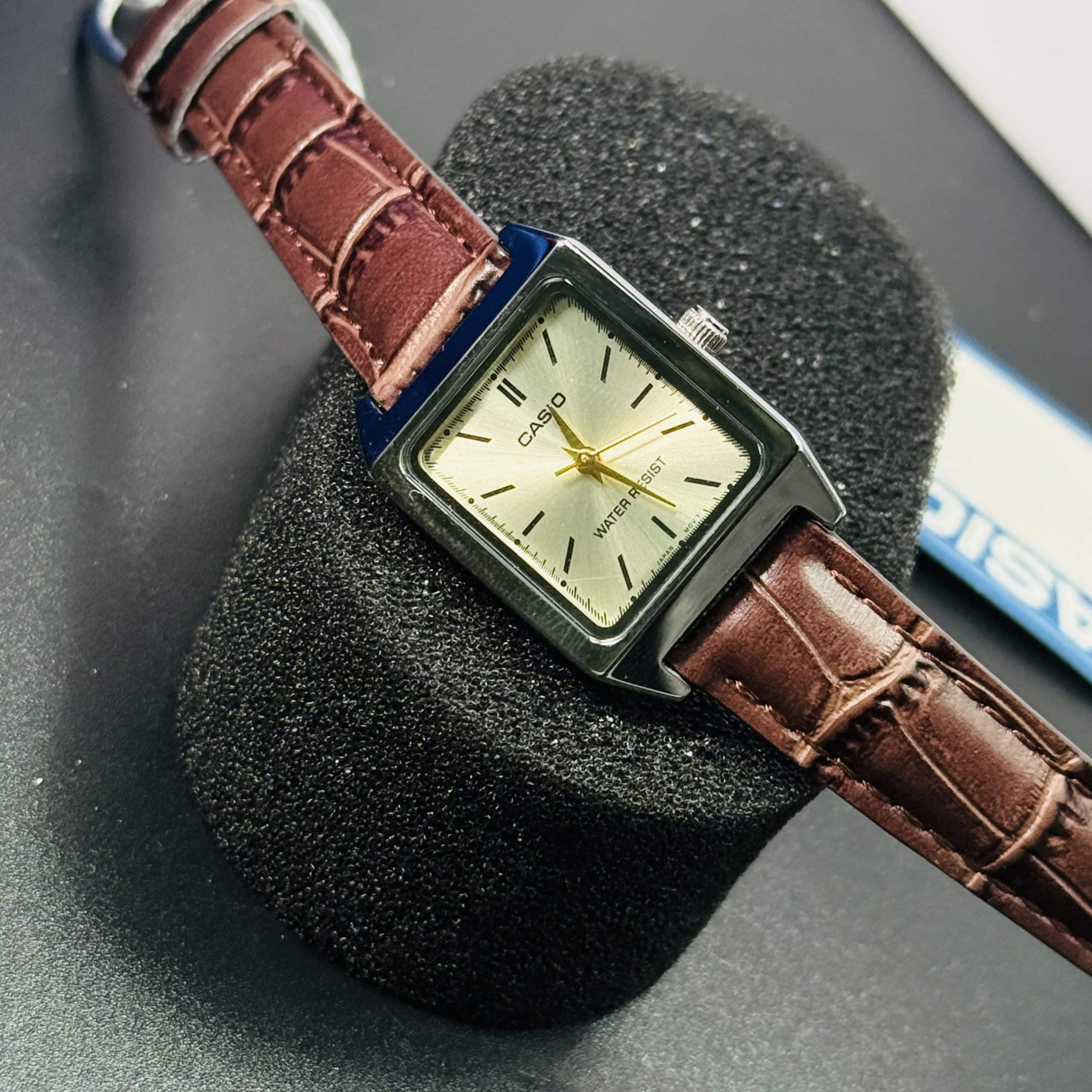 Casio LTP-V007L Ladies Tank Quartz Analog Leather Strap Watch. - Image 2