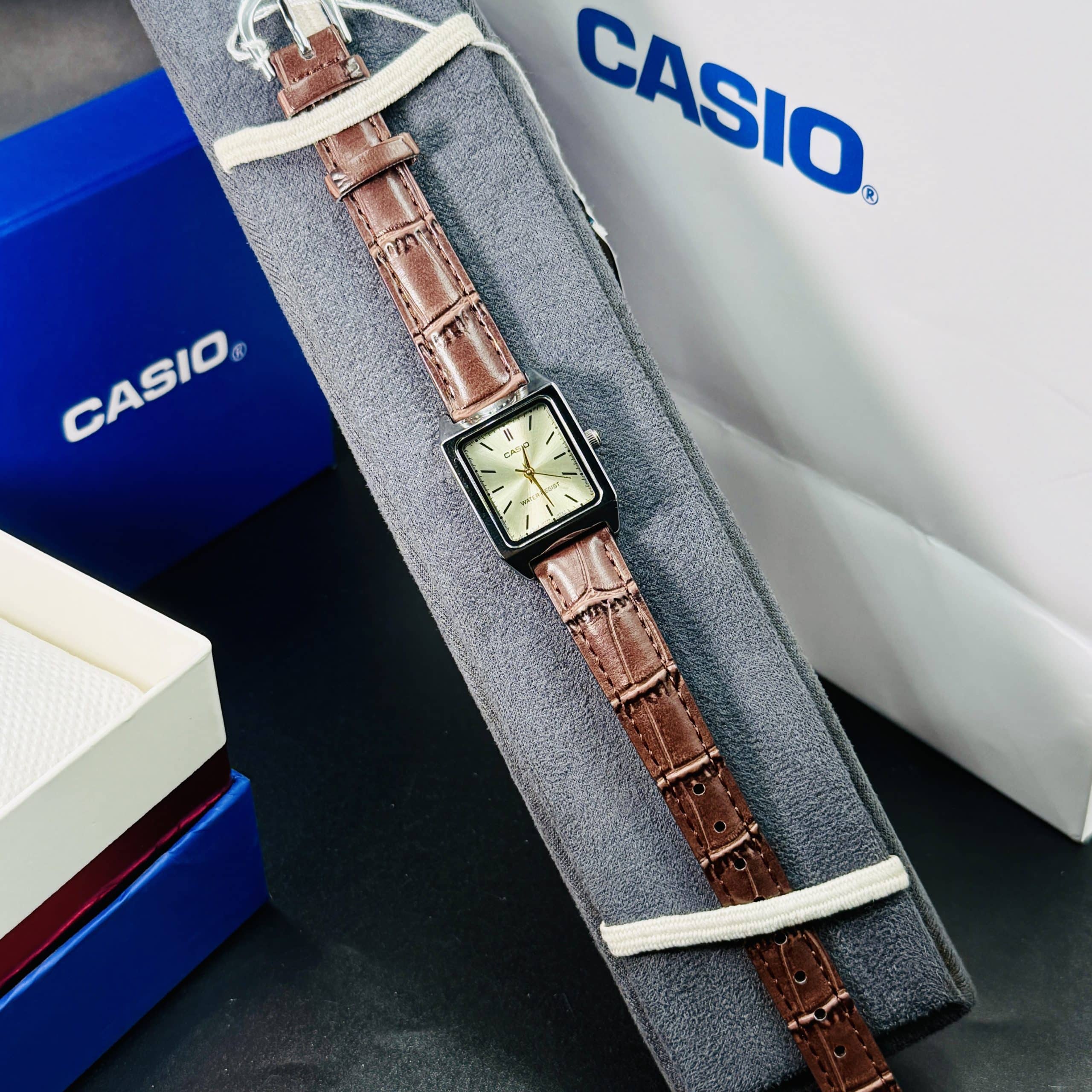 Casio LTP-V007L Ladies Tank Quartz Analog Leather Strap Watch. - Image 3