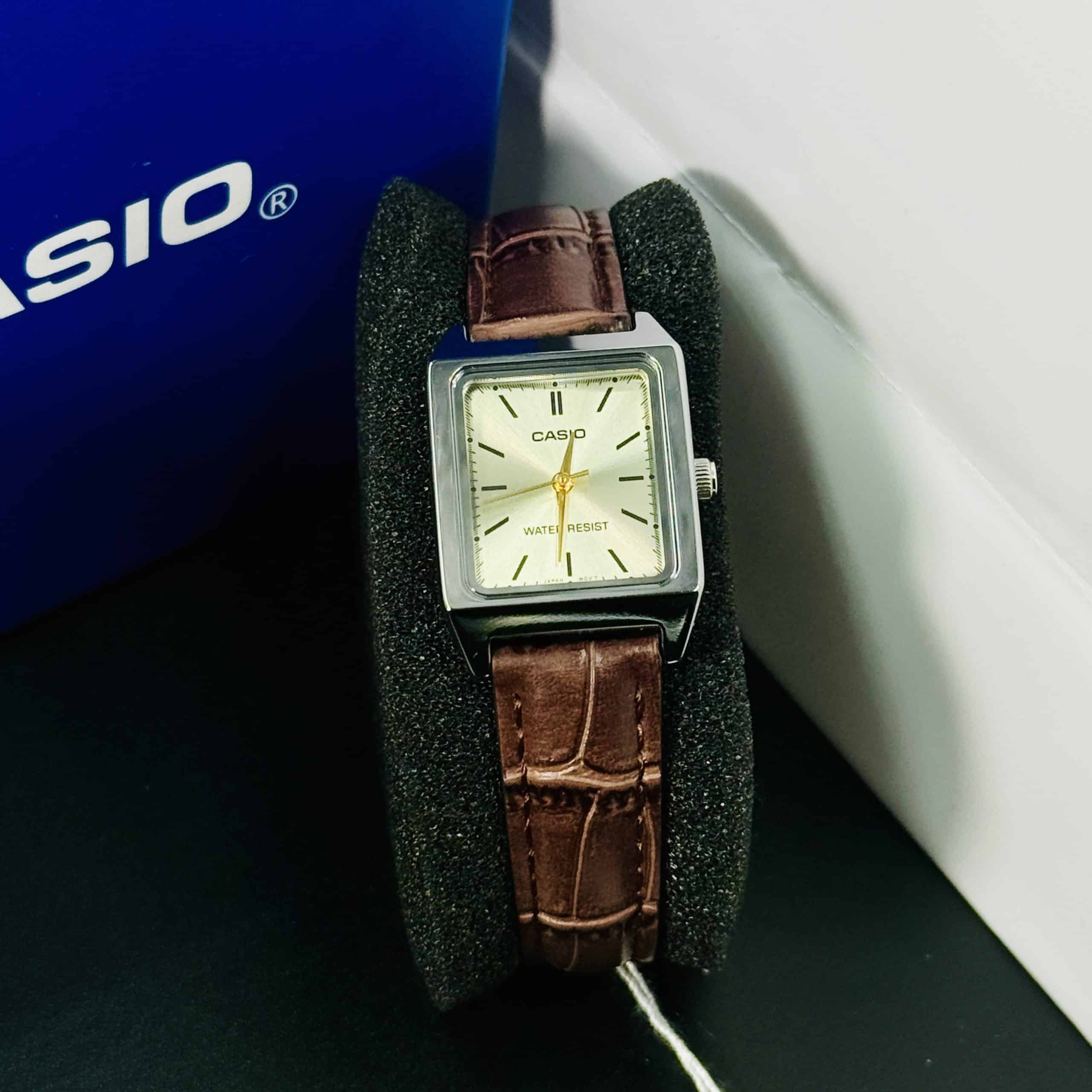 Casio LTP-V007L Ladies Tank Quartz Analog Leather Strap Watch. - Image 6