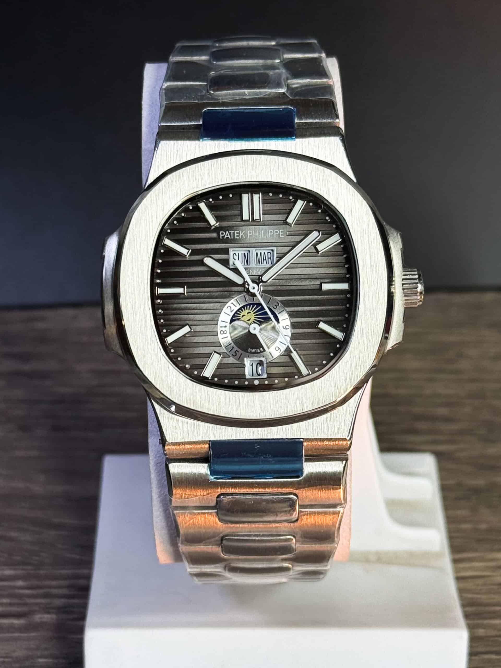 Patek Philippe Nautilus 40mm Stainless Steel gray dial. - Image 3