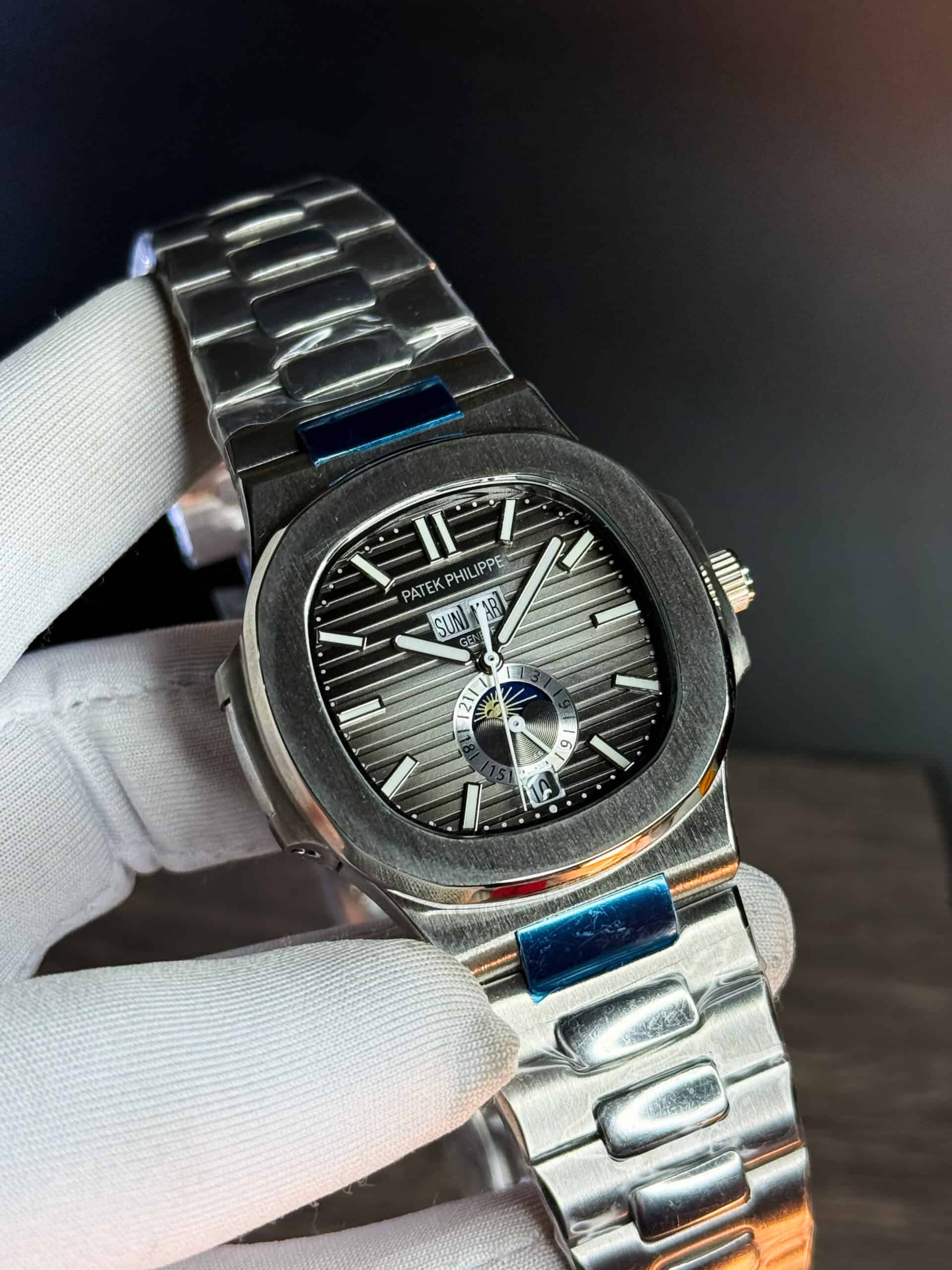 Patek Philippe Nautilus 40mm Stainless Steel gray dial. - Image 4