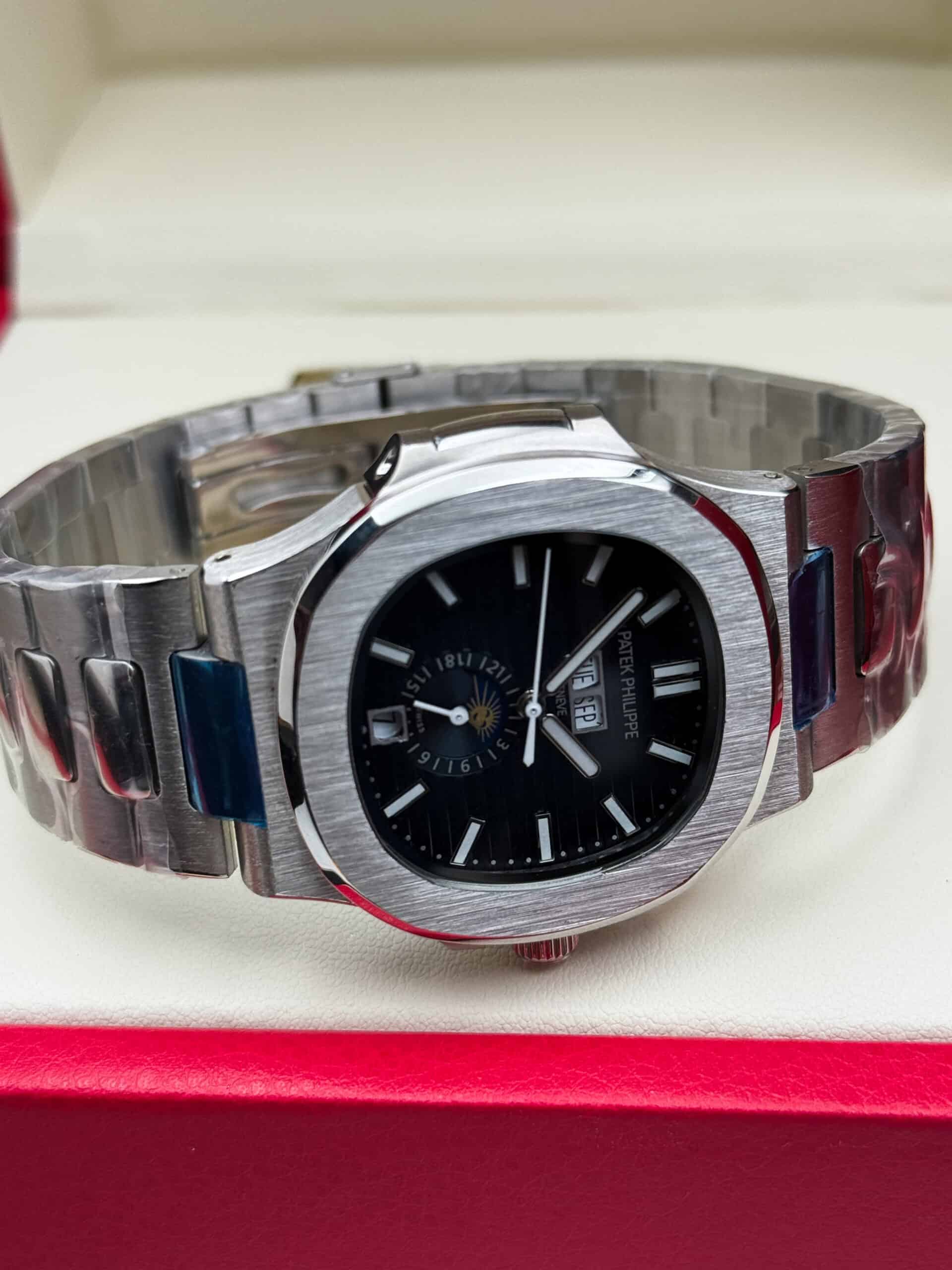 Patek Philippe Nautilus 40mm Stainless Steel Black dial. - Image 3