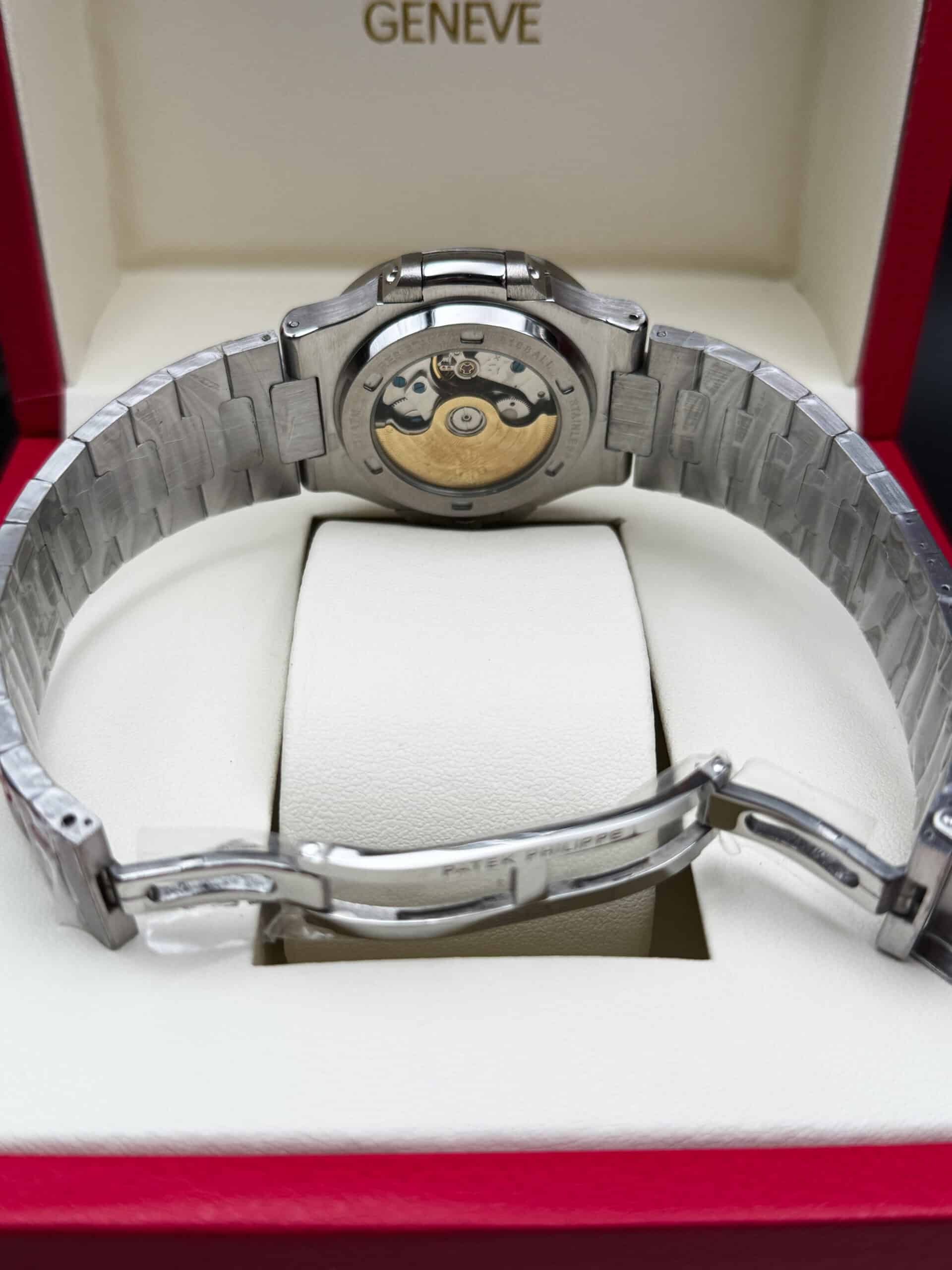 Patek Philippe Nautilus 40mm Stainless Steel Black dial. - Image 4