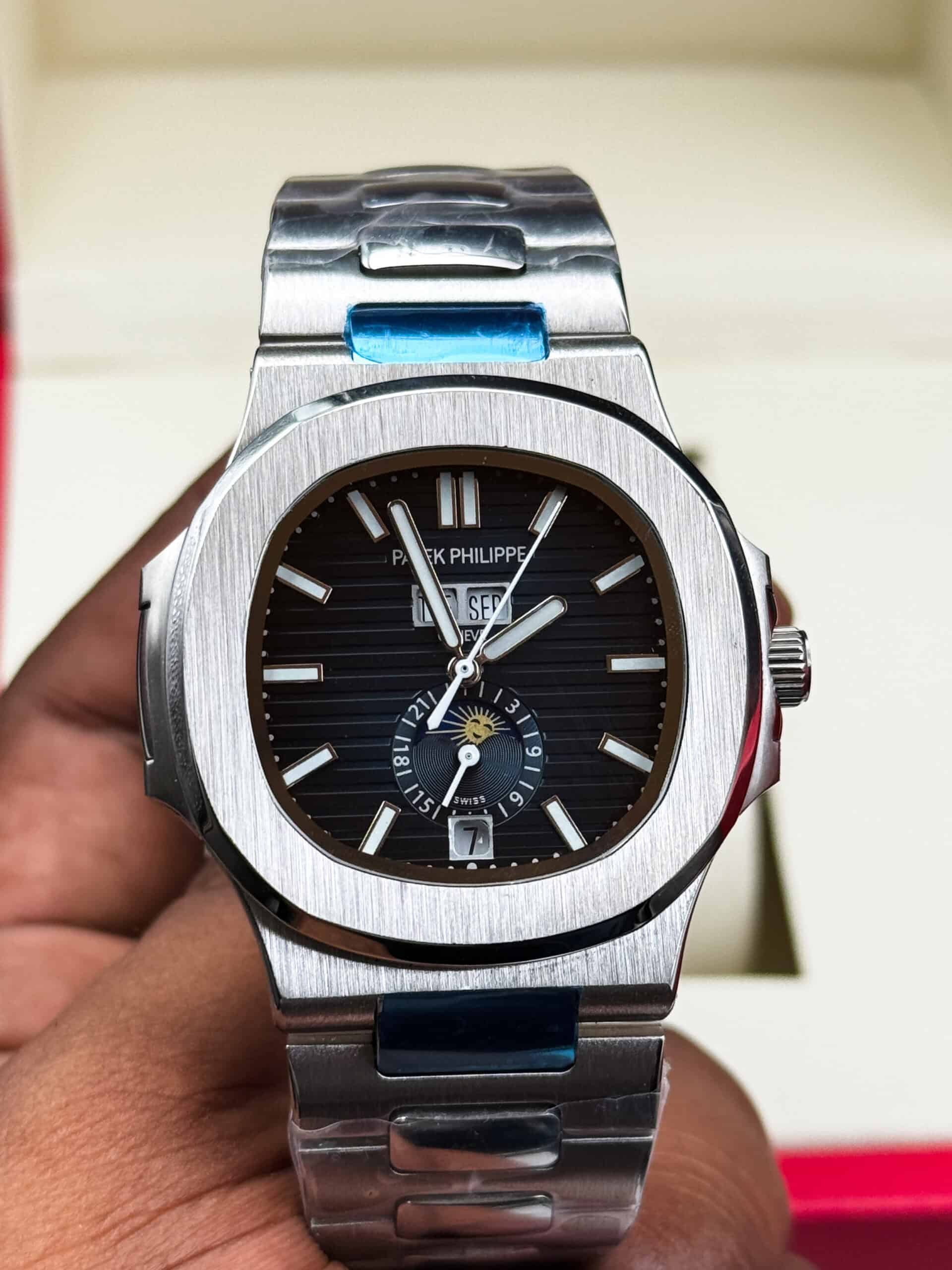 Patek Philippe Nautilus 40mm Stainless Steel Black dial. - Image 5