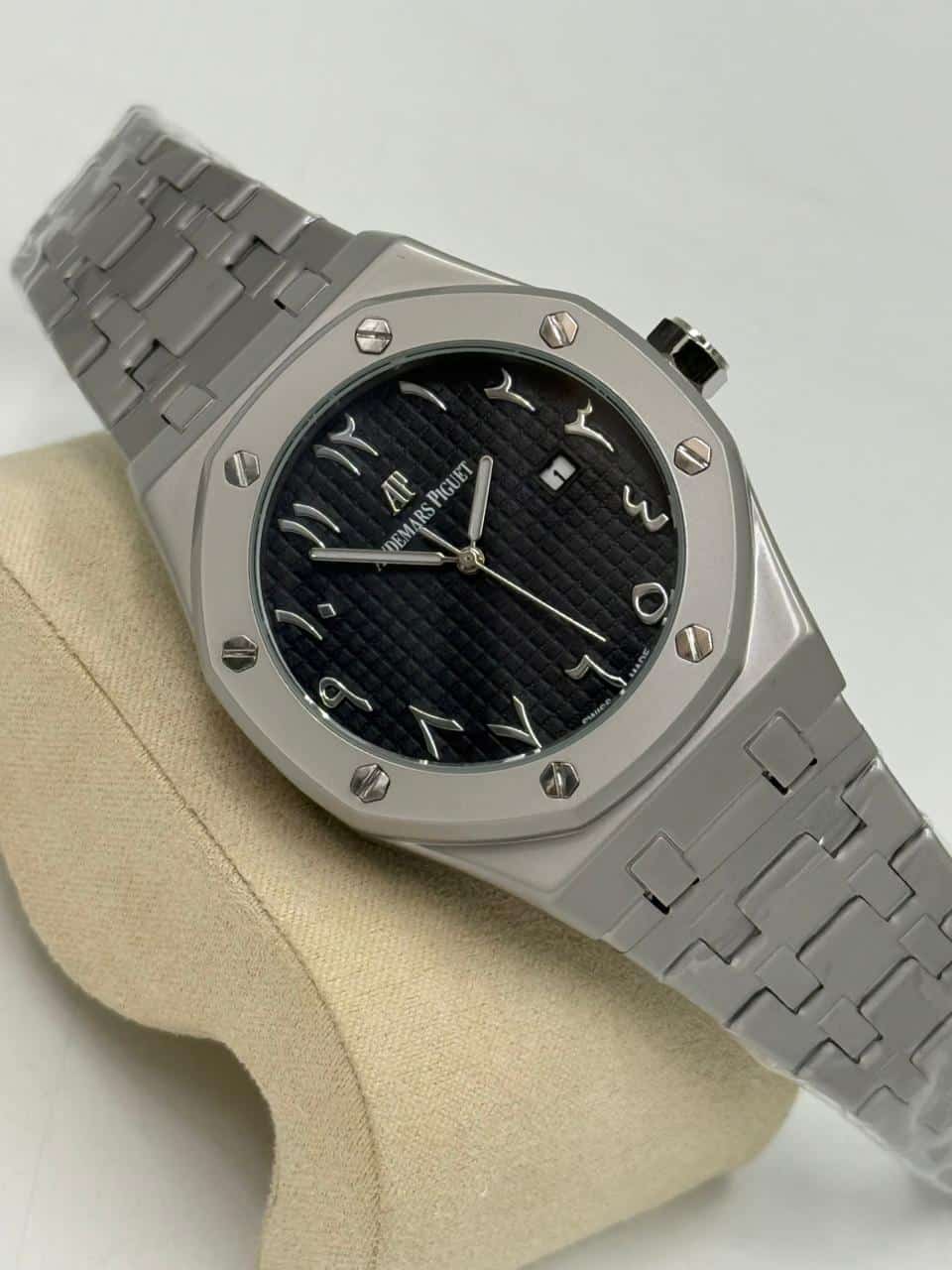 Audemars Piguet Royal Oak Black Dial Arabic numerical hour markers. stainless steel case - Image 5