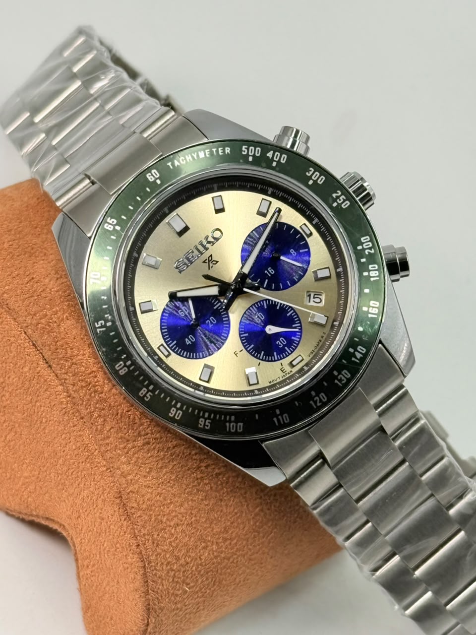 Seiko Prospex Speedtimer Solar Chronograph Ivory Sunburst Dial - Image 3