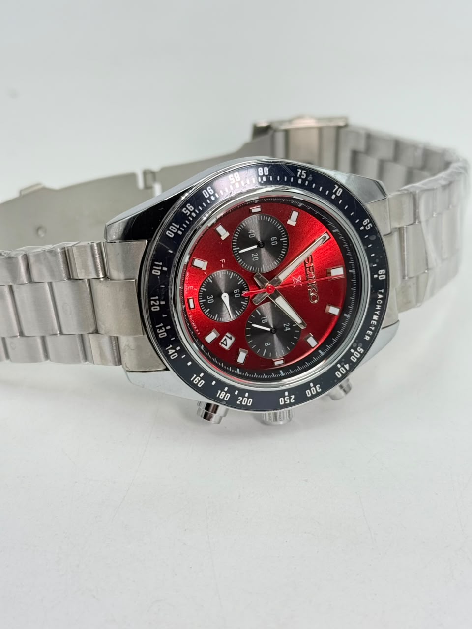 Seiko Prospex Speedtimer Solar Chronograph Crimson Red Sunray Dial - Image 3