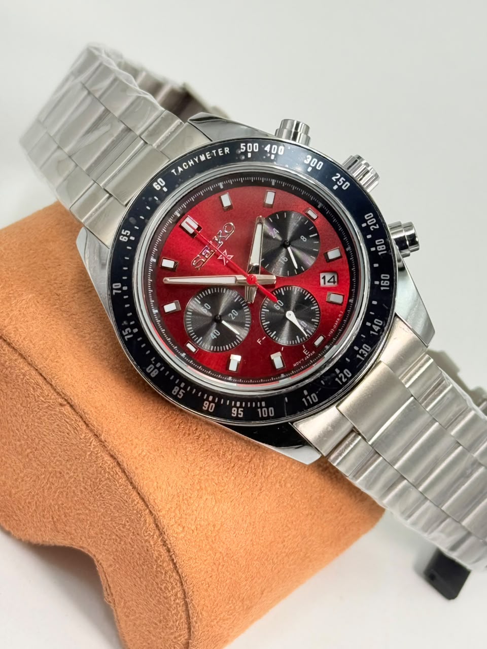 Seiko Prospex Speedtimer Solar Chronograph Crimson Red Sunray Dial - Image 4