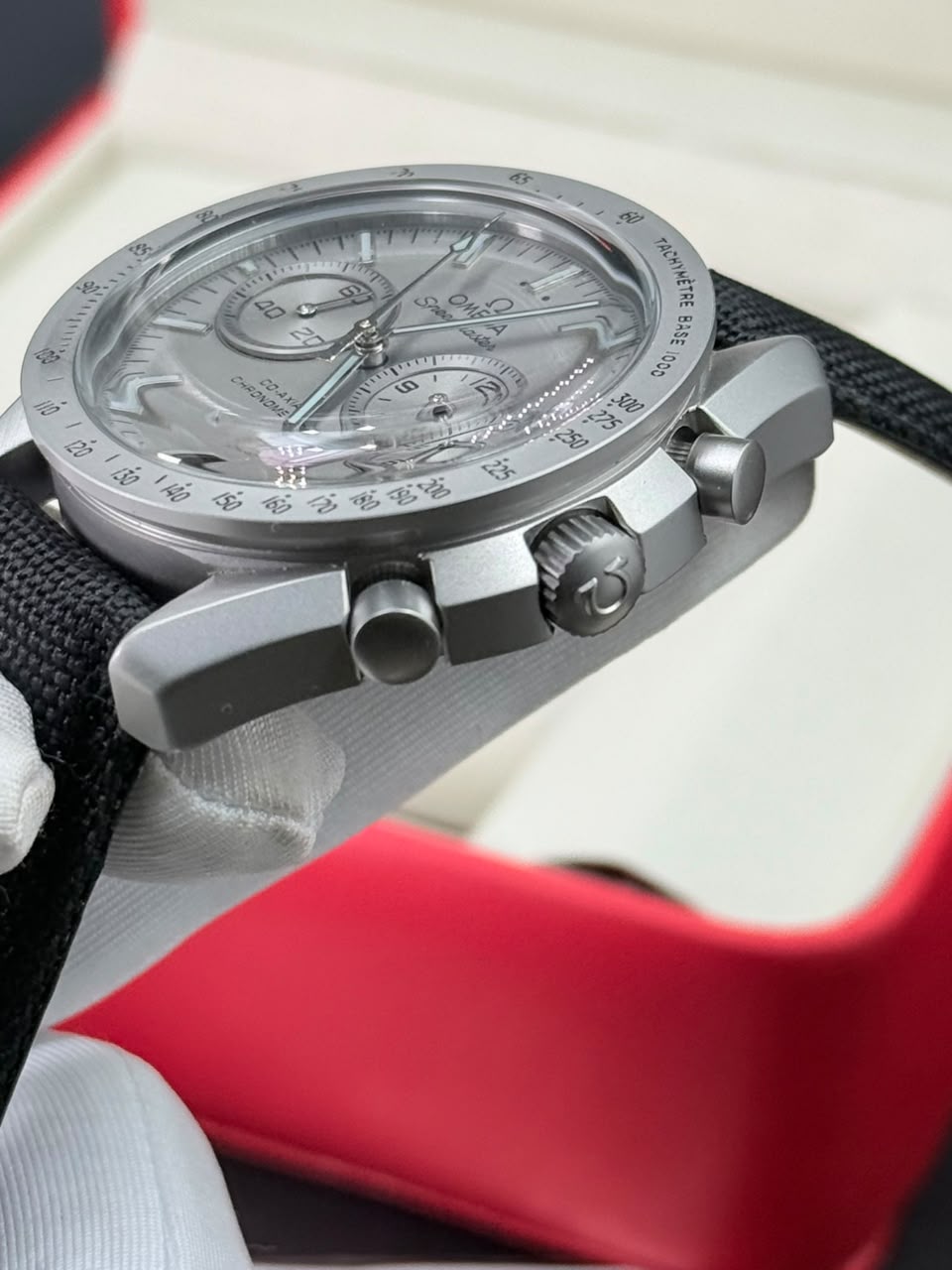 OMEGA Speedmaster Moonwatch “Grey Side of the Moon” - Image 9