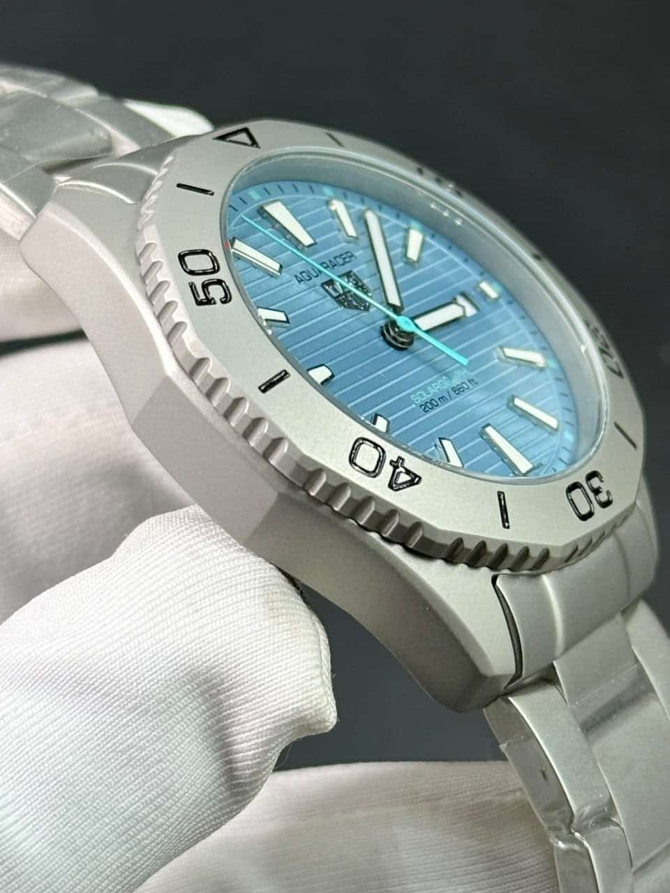 TAG Heuer Aquaracer Professional 200 Solargraph ice blue Dial Mens Watch. - Image 5