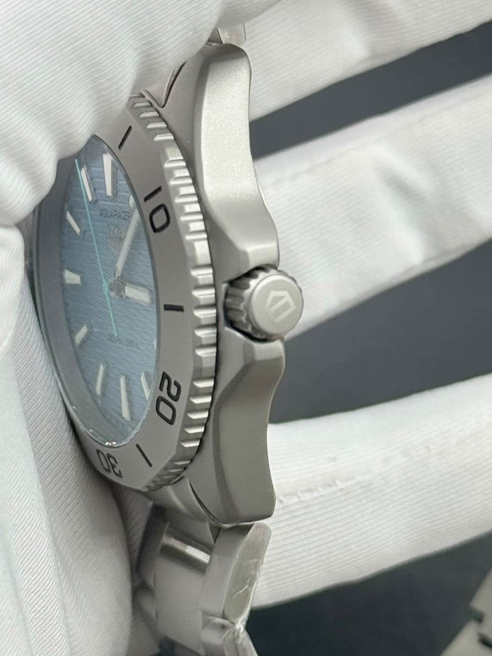 TAG Heuer Aquaracer Professional 200 Solargraph ice blue Dial Mens Watch. - Image 7