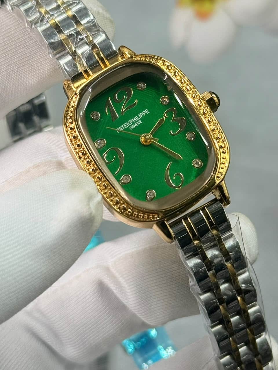 Patek Philippe Gondolo Serata Sunburst Emerald Green Dial Golden Bezel Women’s Watch - Image 2