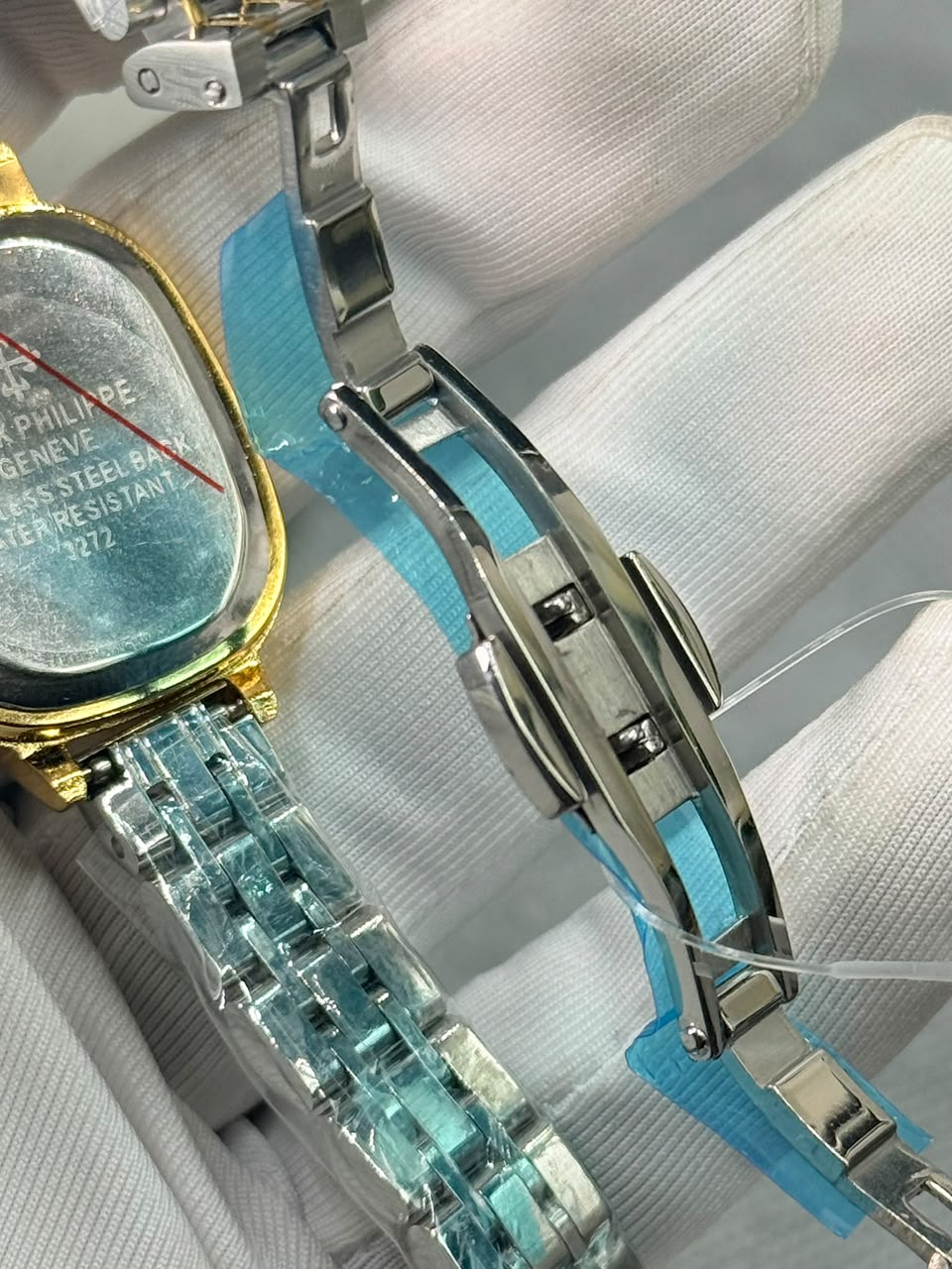 Patek Philippe Gondolo Serata Sunburst Emerald Green Dial Golden Bezel Women’s Watch - Image 4