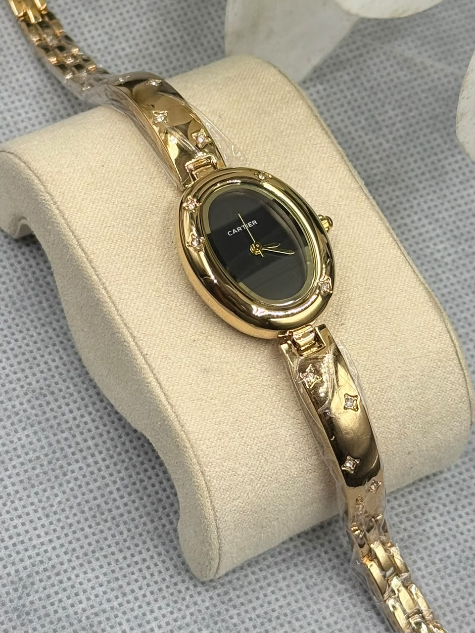 Cartier Baignoire Allongée Bangle Women’s Watch Black Dial Gold Case - Image 4