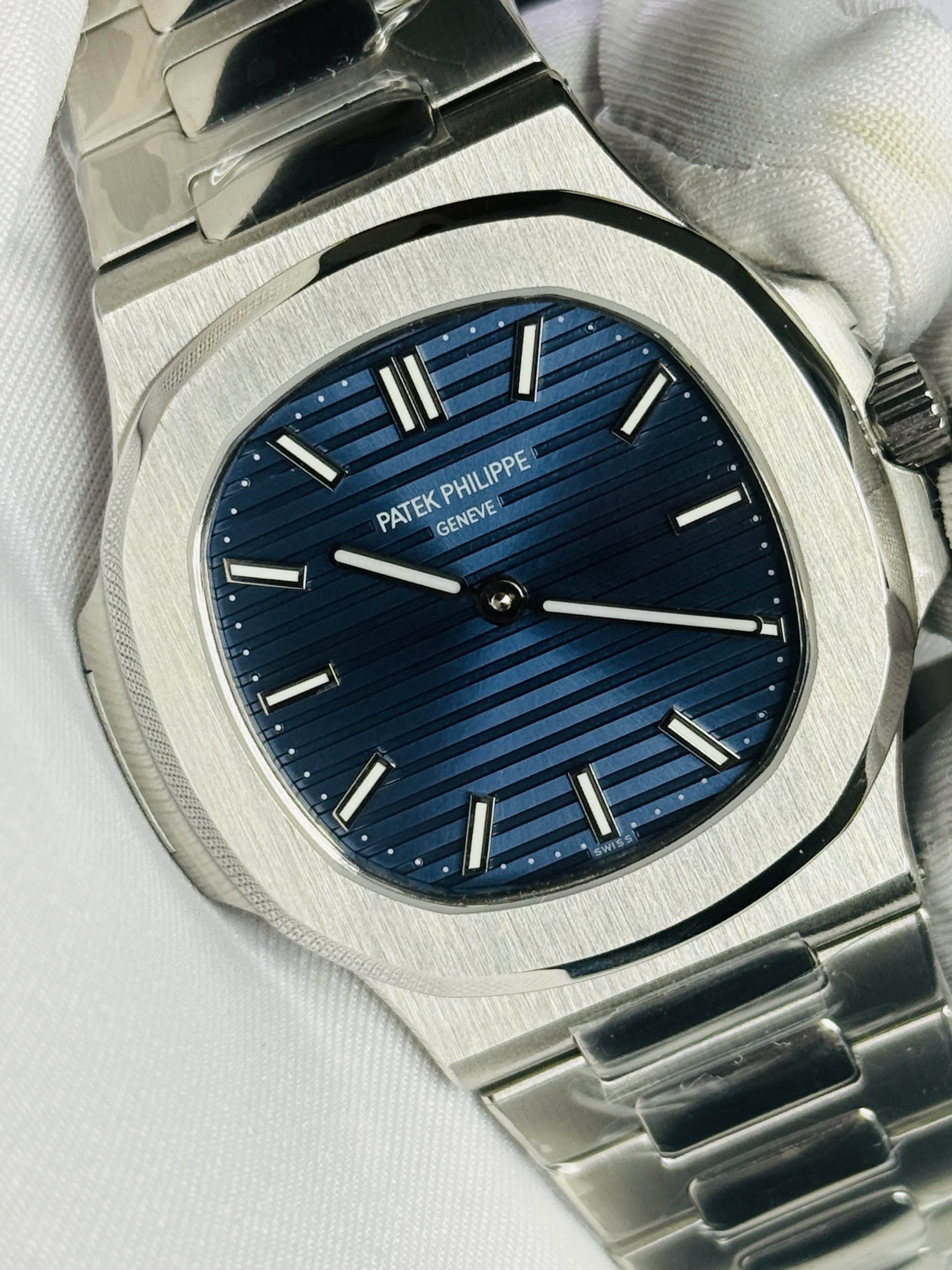 Patek Philippe Nautilus Ref. 5810/1G-001 Blue Dial Stainless Steel Bracelet Watch - Image 12
