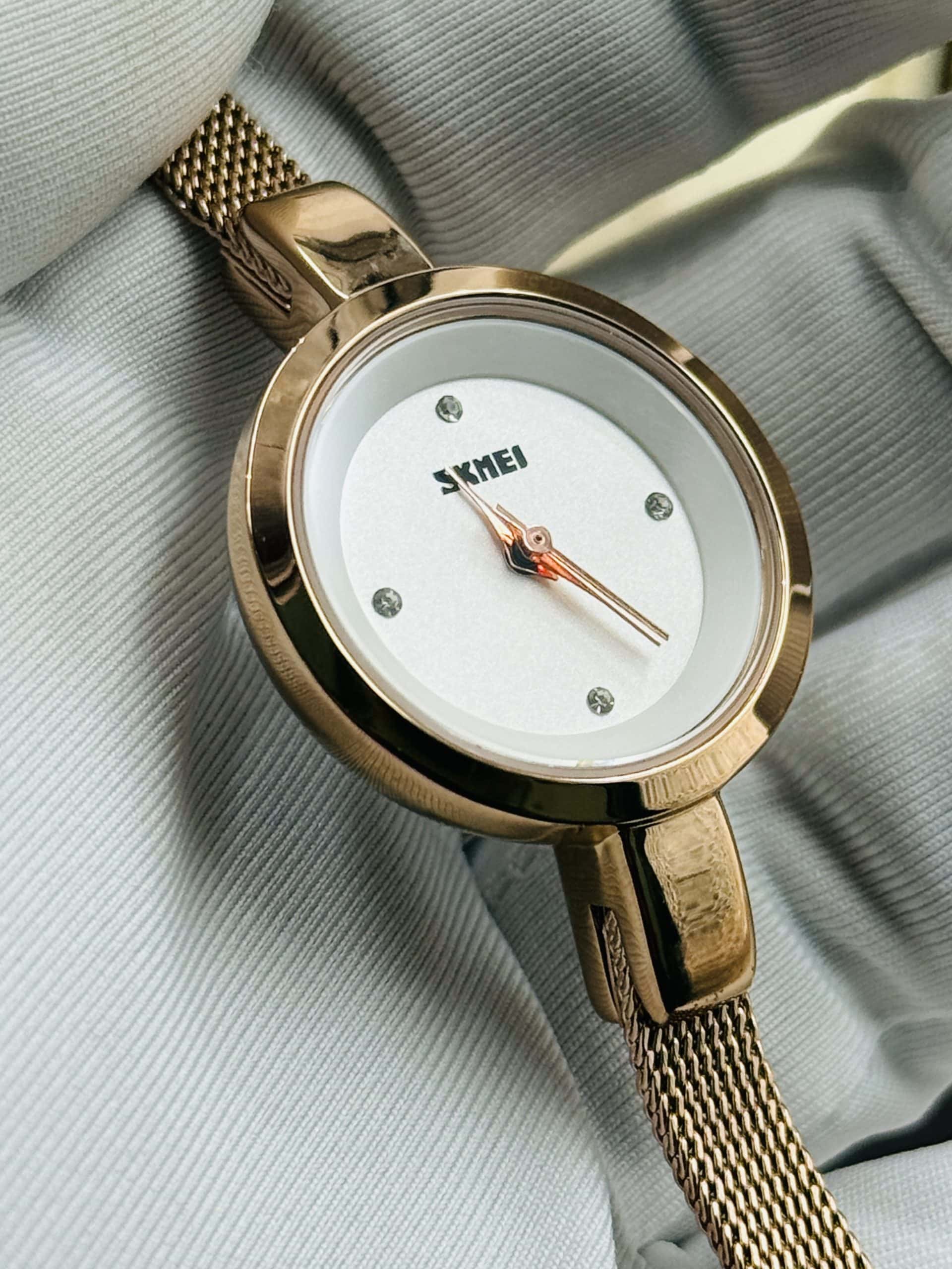 SKMEI 1390 Rose Gold Women’s Watch with White Dial & Mesh Strap - Image 4