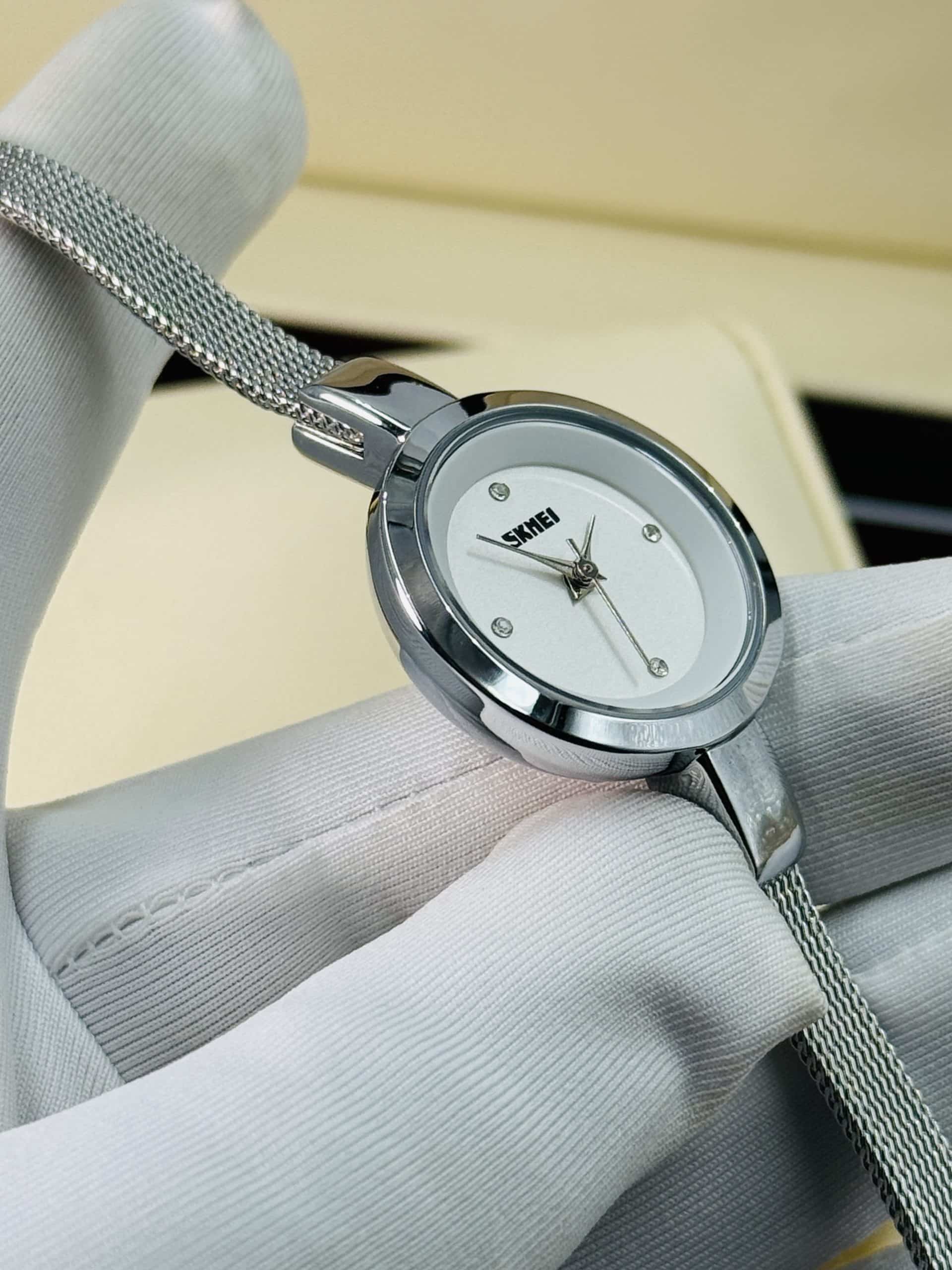 SKMEI 1390 Silver Women’s Watch with White Dial & Mesh Strap - Image 4