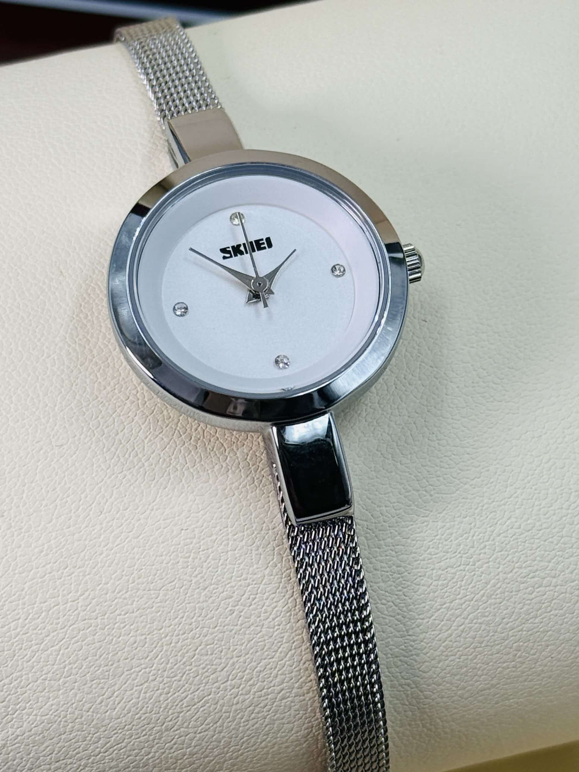 SKMEI 1390 Silver Women’s Watch with White Dial & Mesh Strap - Image 2
