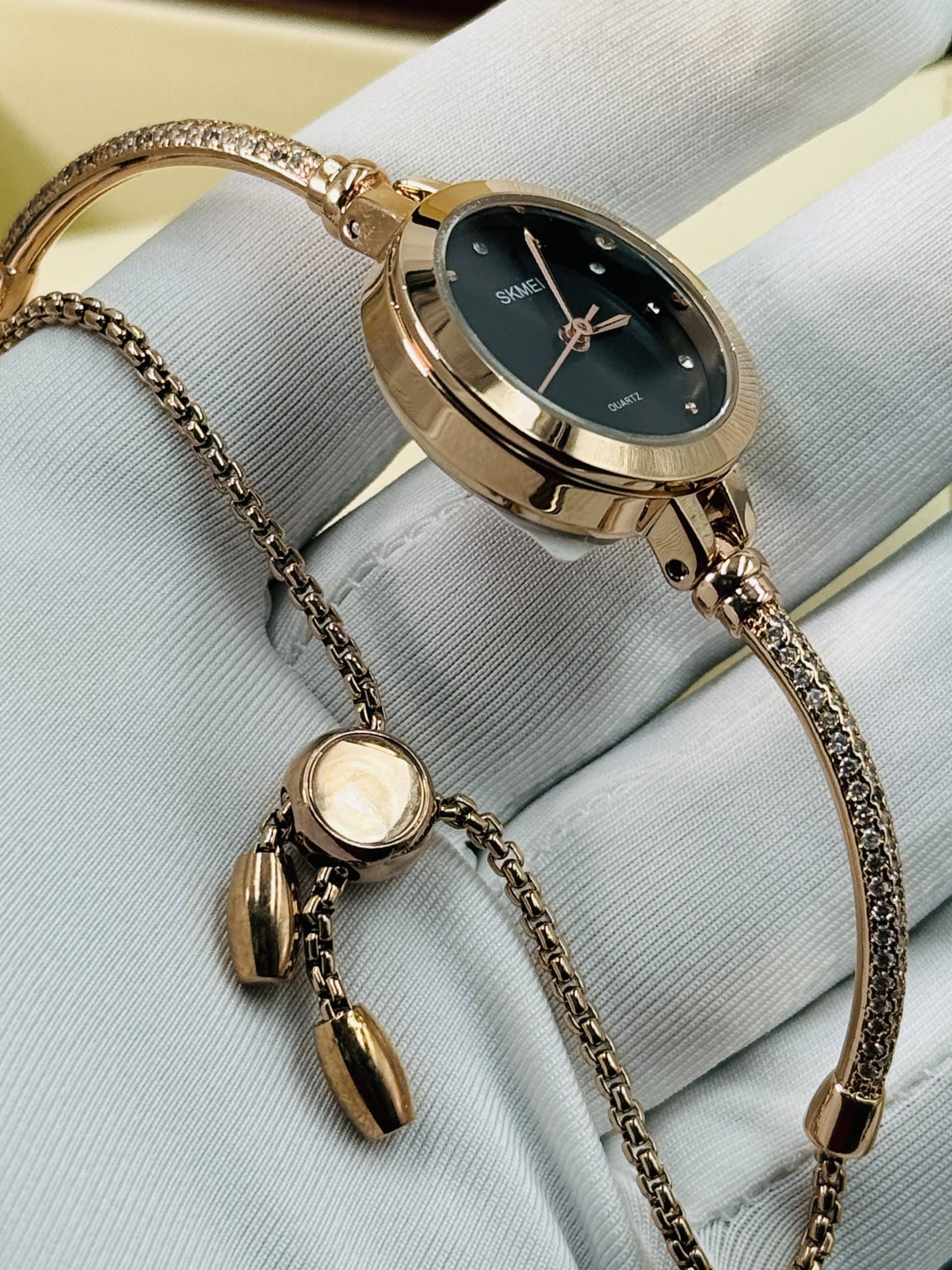 SKMEI 1805 Rose Gold Women’s Watch with Black Dial & Crystal Bracelet - Image 5