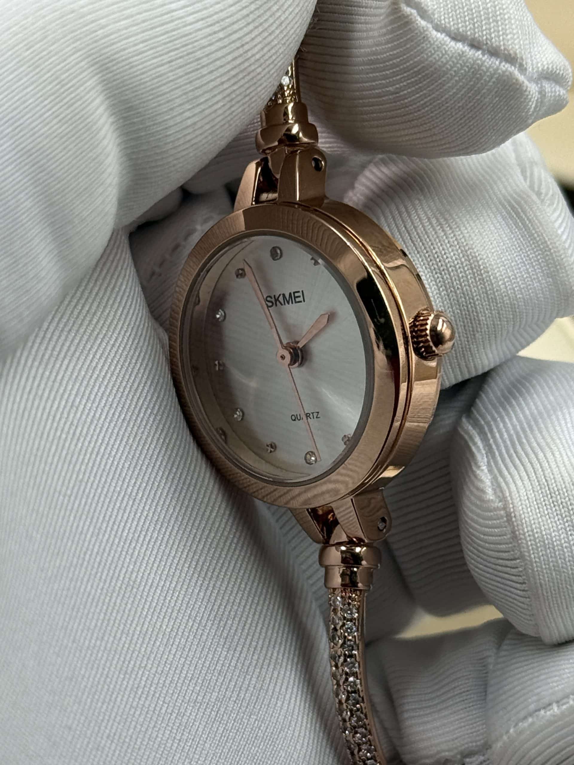 SKMEI 1805 Rose Gold Women’s Watch with Silver Dial & Crystal Bracelet - Image 4