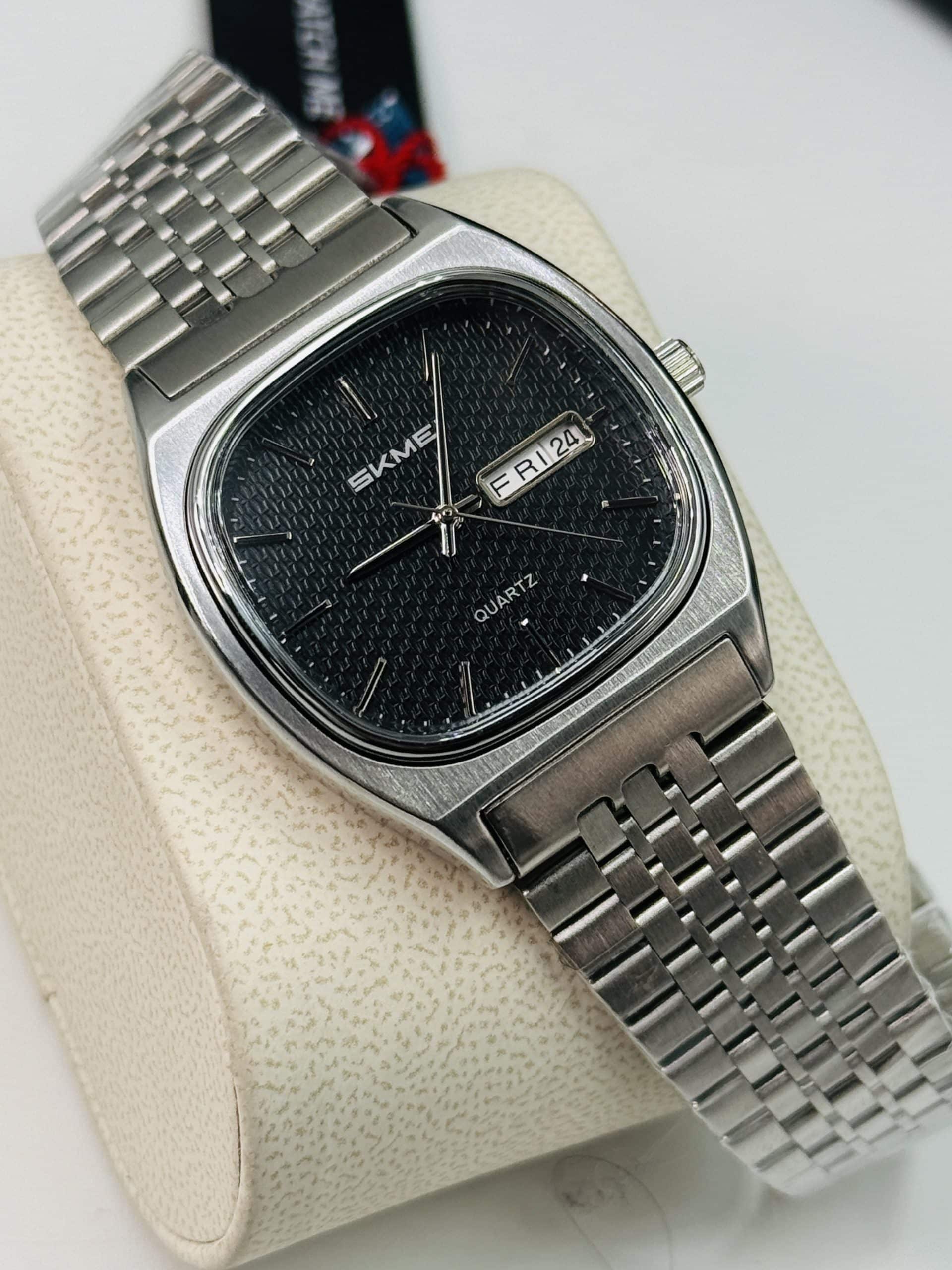 SKMEI 2420 Black Textured Dial Silver Stainless Steel Quartz Watch - Image 3