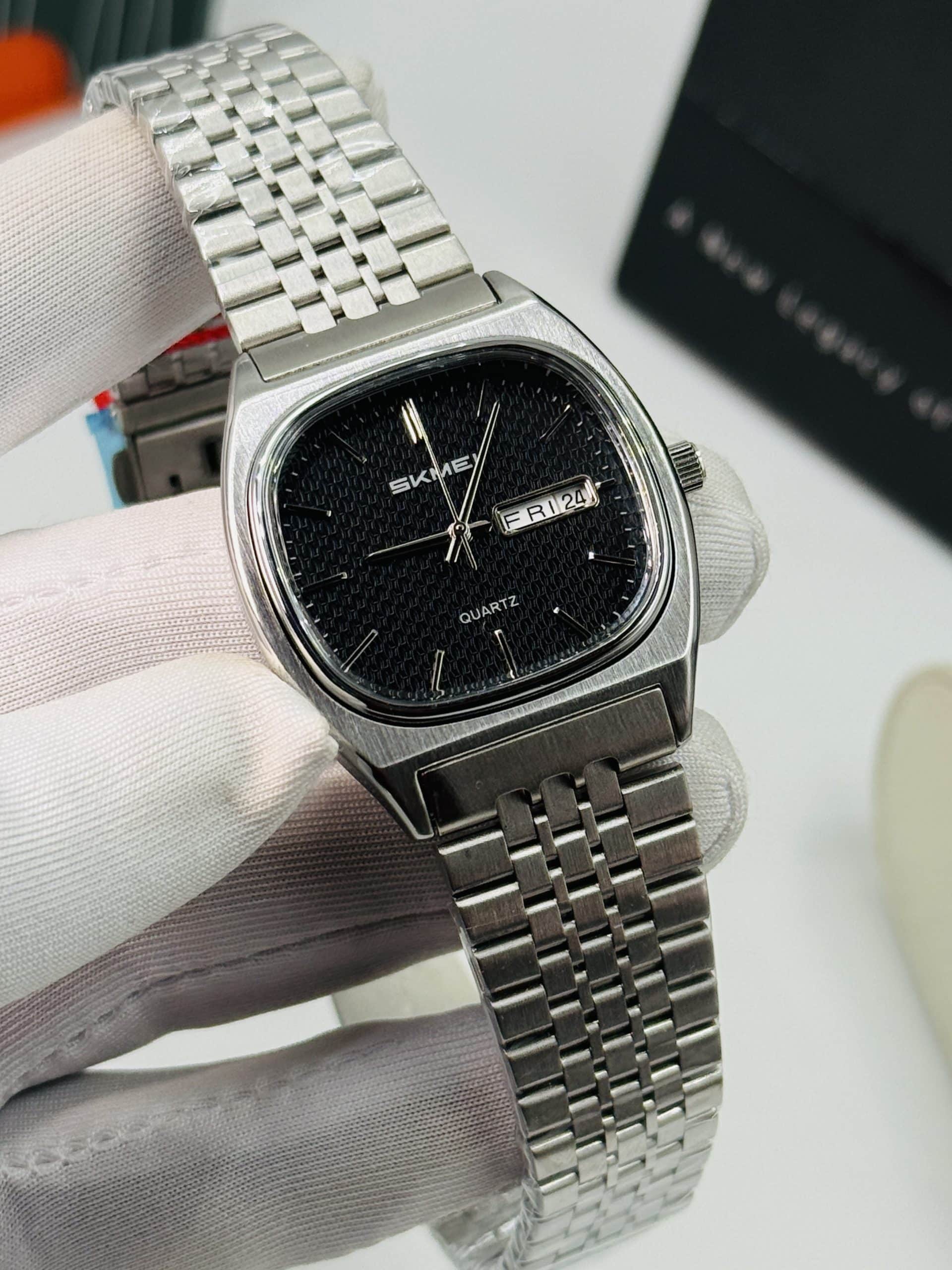 SKMEI 2420 Black Textured Dial Silver Stainless Steel Quartz Watch - Image 2