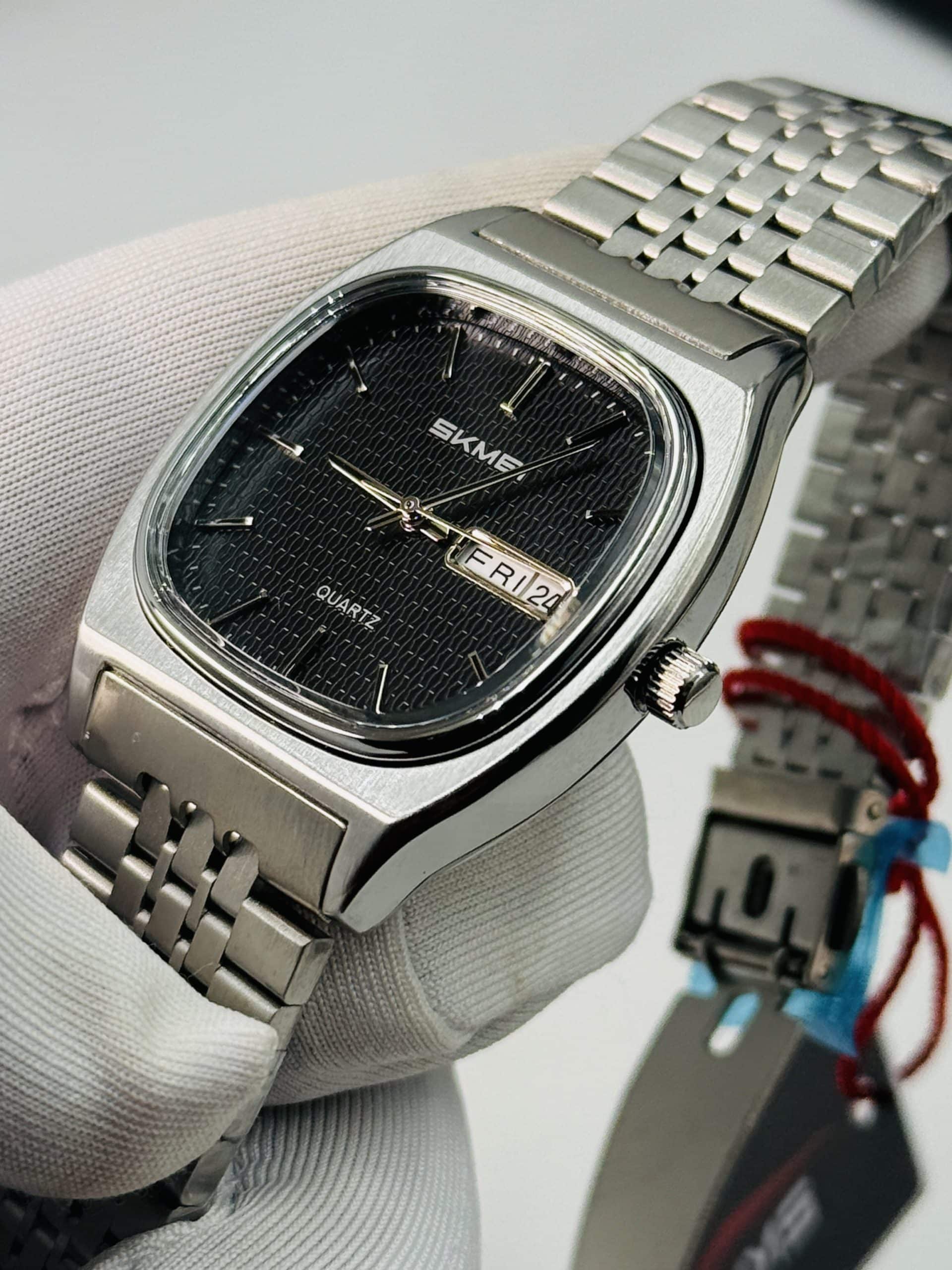 SKMEI 2420 Black Textured Dial Silver Stainless Steel Quartz Watch - Image 4