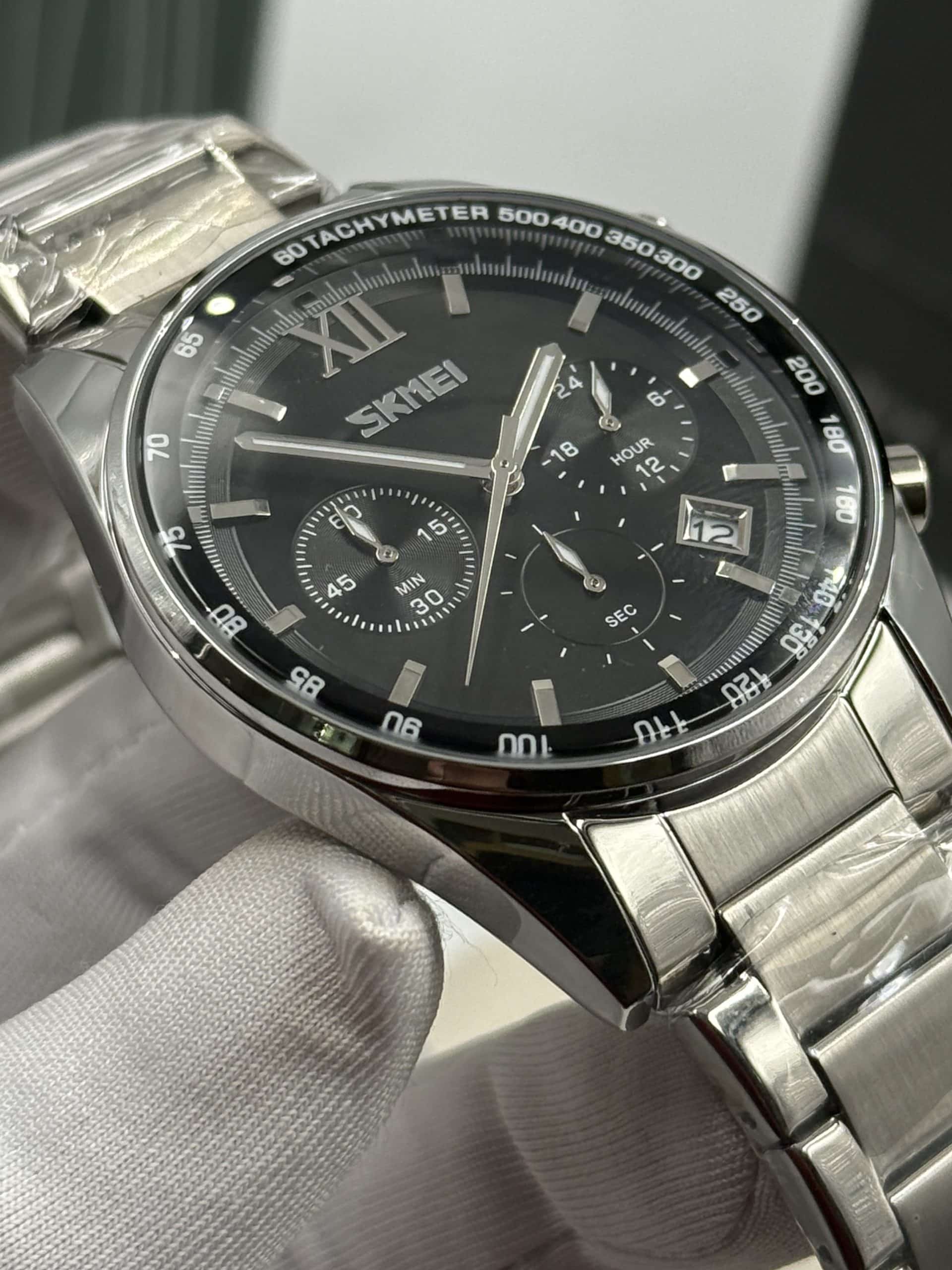 SKMEI 9096 Black Chronograph Watch with Silver Stainless Steel Bracelet - Image 4