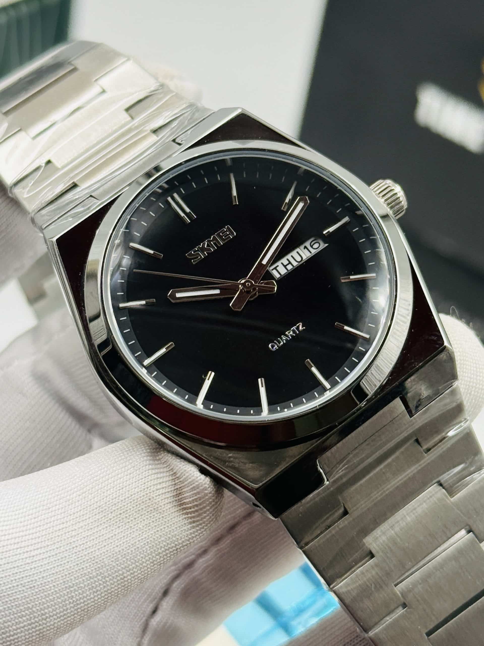 SKMEI 9288 Black Dial Quartz Watch with Silver Stainless Steel Bracelet - Image 4